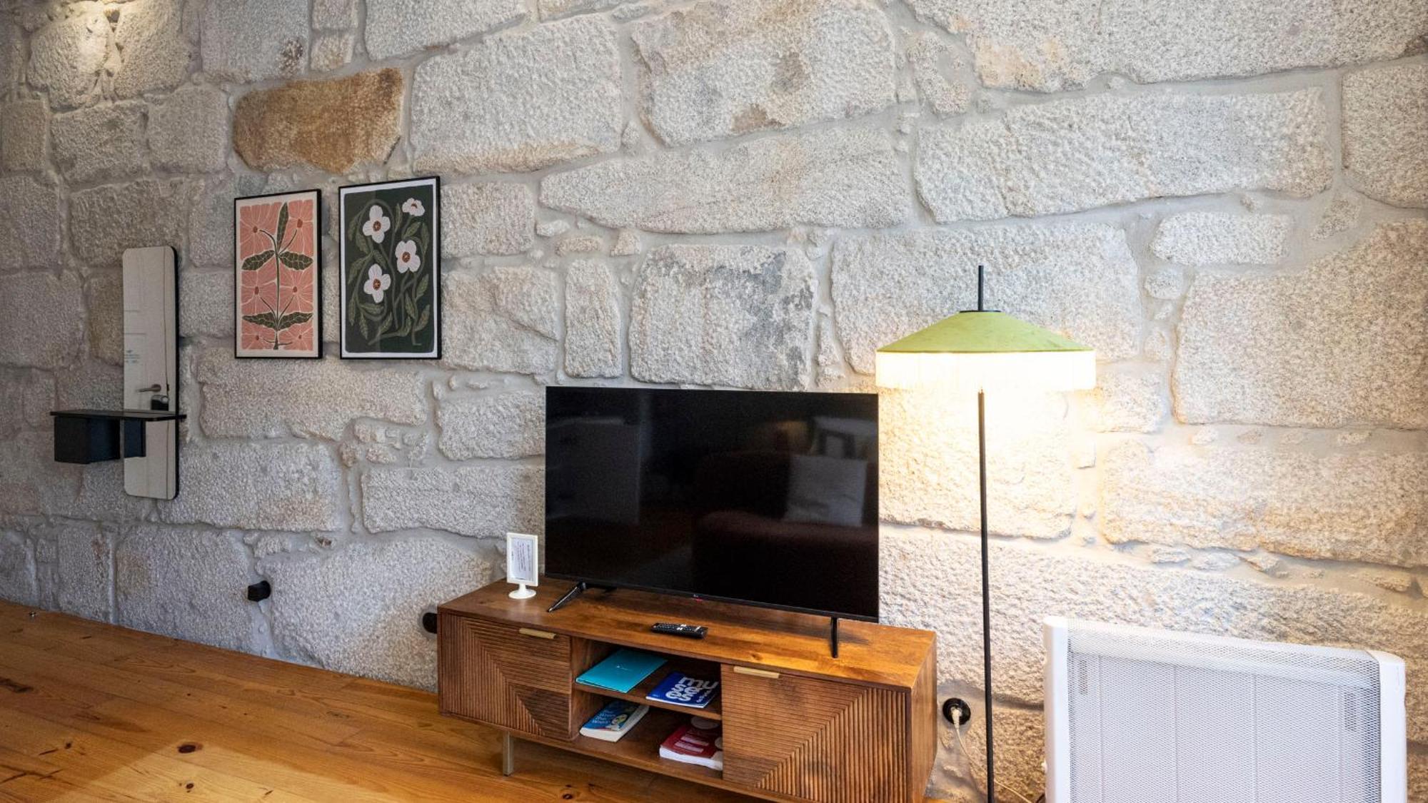 Lovelystay - Allderman Apartment - Almada 3º F ポルト エクステリア 写真