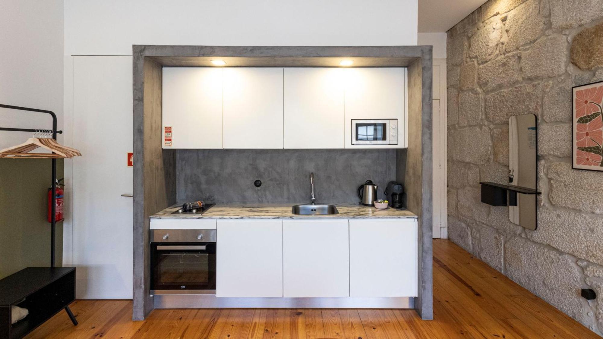 Lovelystay - Allderman Apartment - Almada 3º F ポルト エクステリア 写真